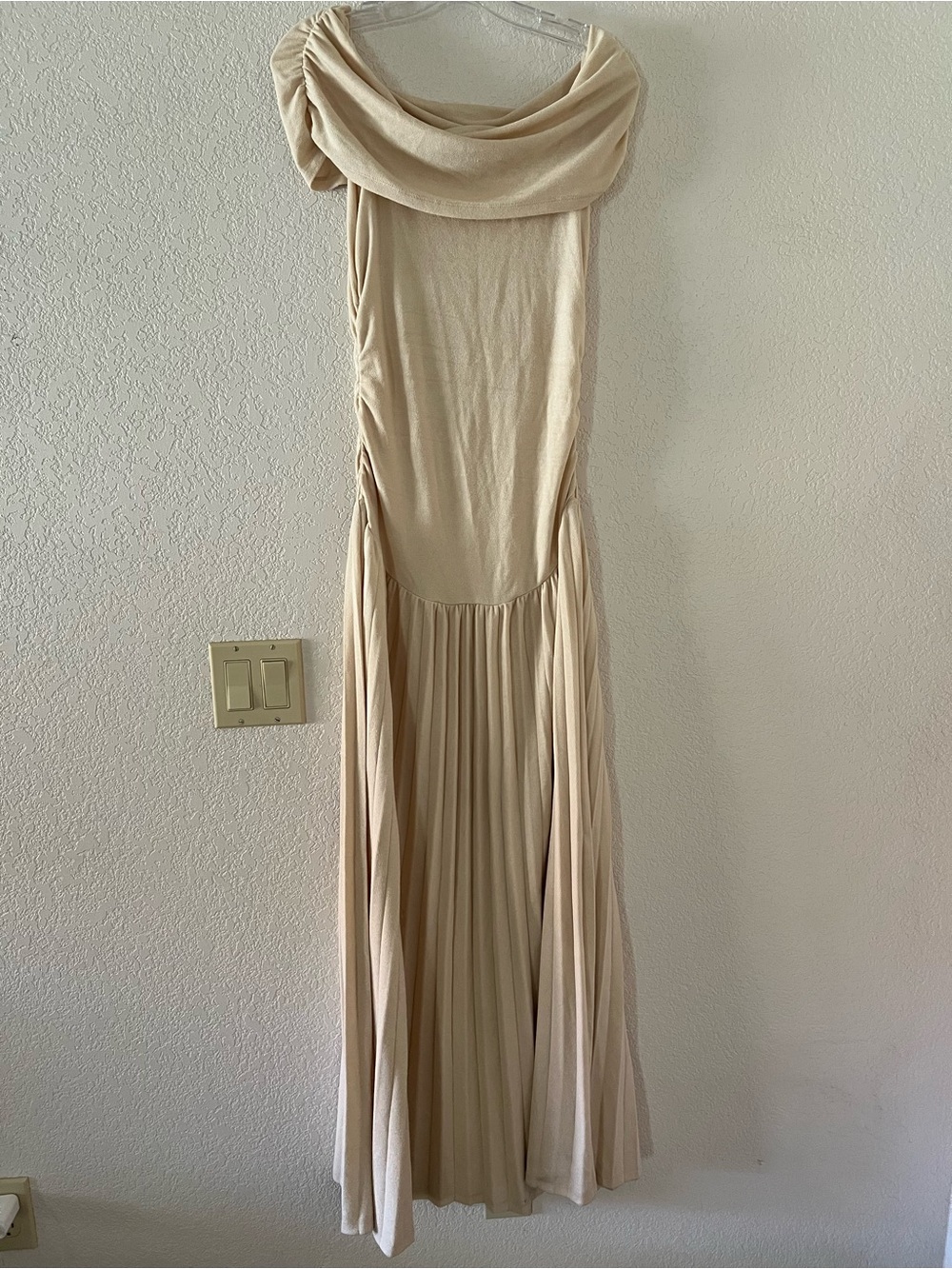 Lioness Field of Dreams Off the Shoulder Pleated Maxi Dress - Picture 6 of 10